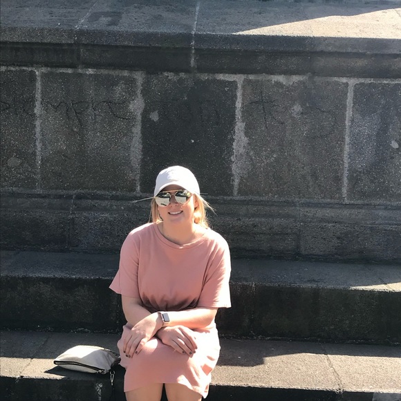 Revolve Tshirt dress - Picture 3 of 3